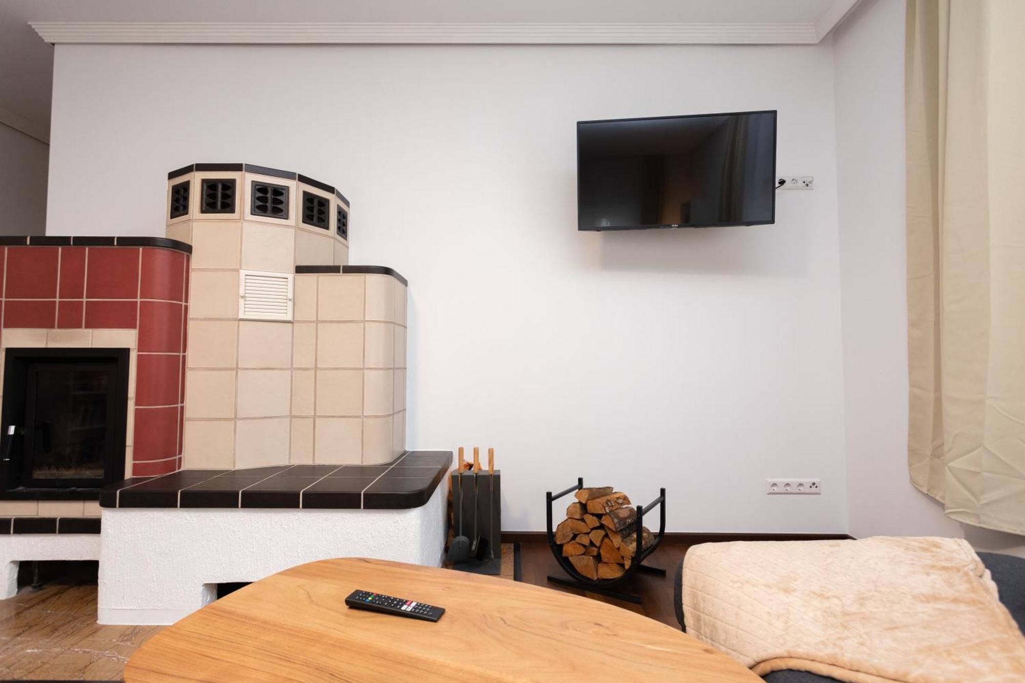 Stadthaus Mit 2 Schlafzimmern & Wohnzimmer Mit Kamin - Kostenloser Privat-Parkplatz Auf Dem Grundstueck لبسيا المظهر الخارجي الصورة