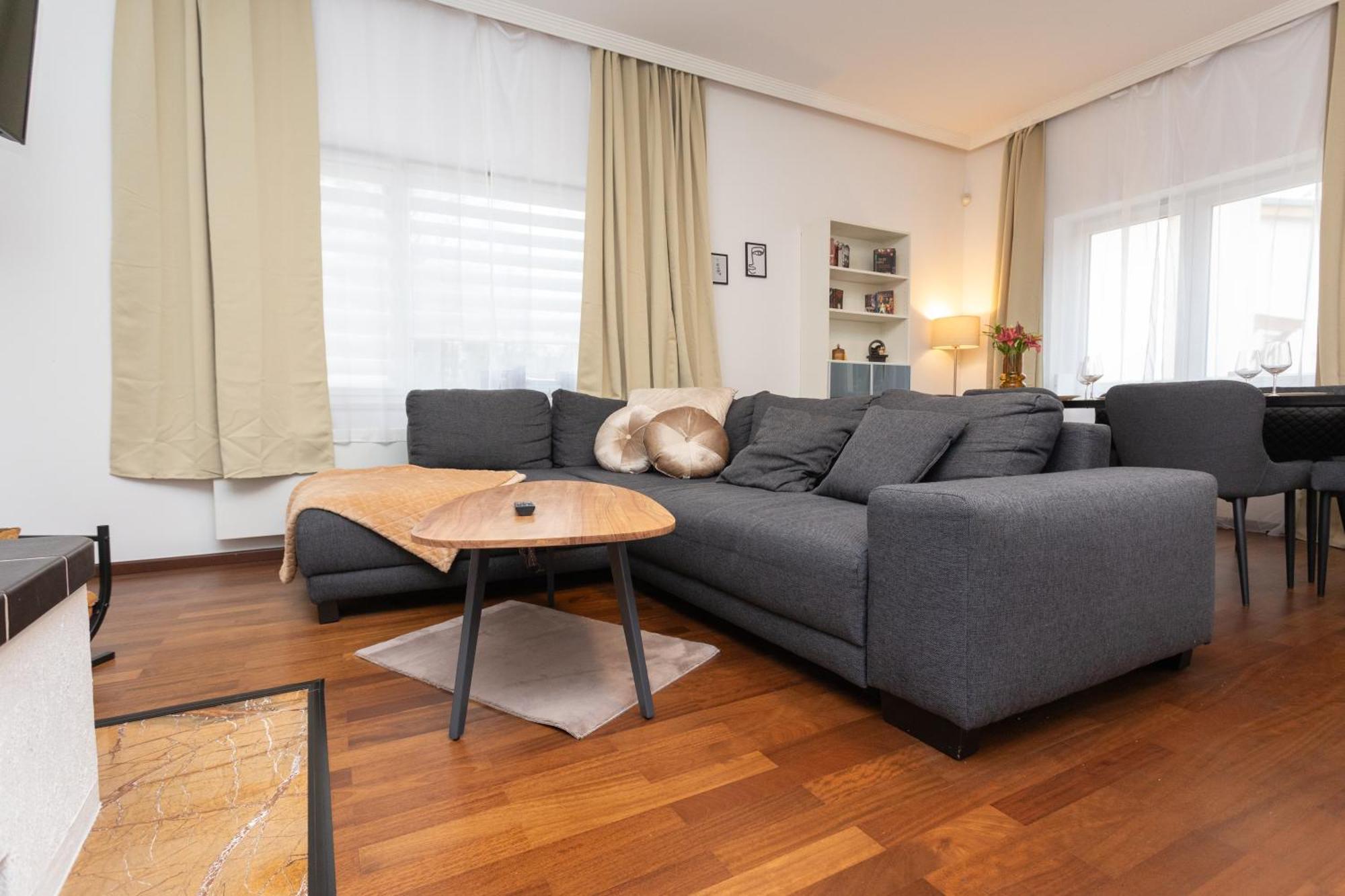 Stadthaus Mit 2 Schlafzimmern & Wohnzimmer Mit Kamin - Kostenloser Privat-Parkplatz Auf Dem Grundstueck لبسيا المظهر الخارجي الصورة