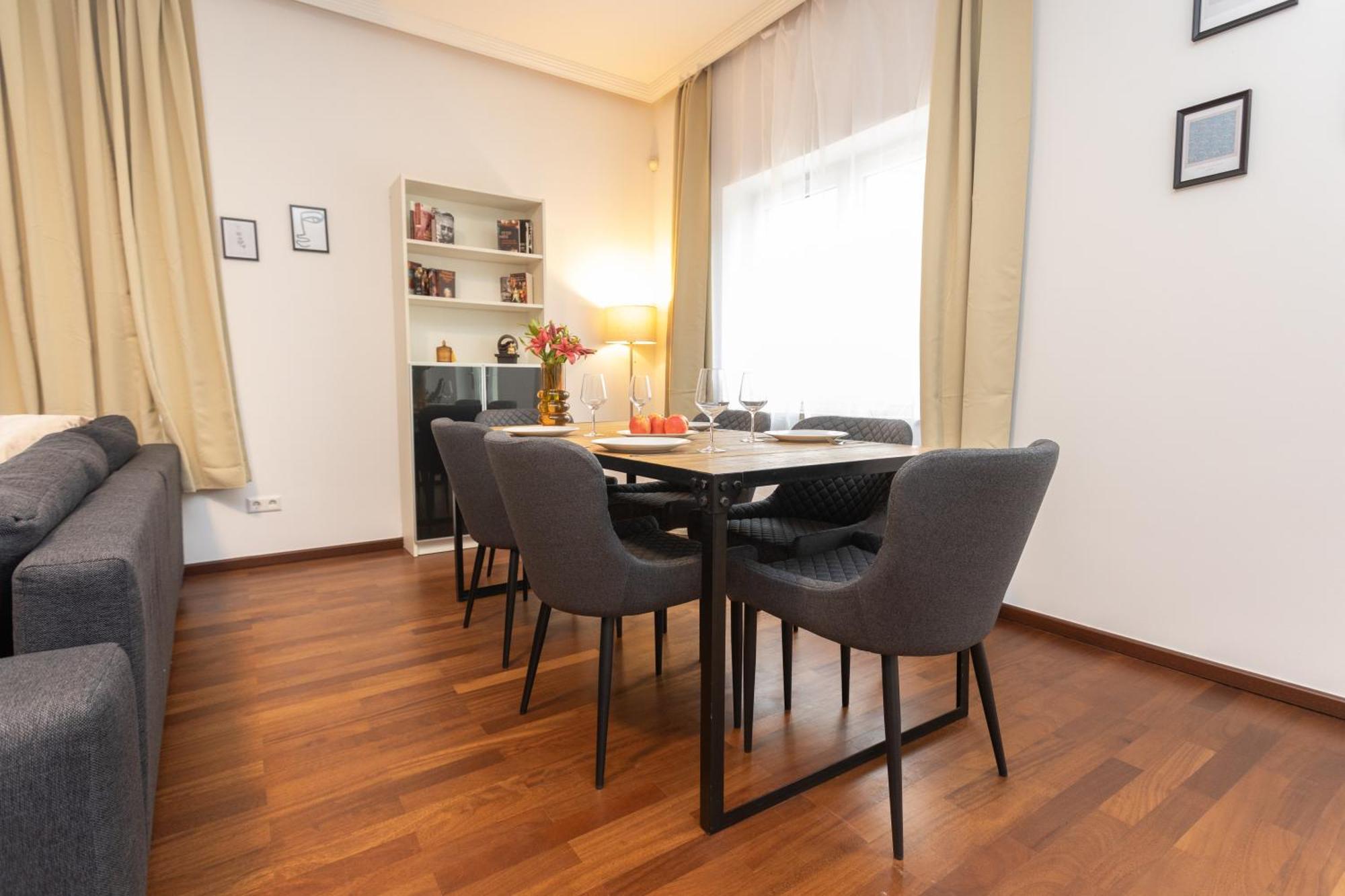 Stadthaus Mit 2 Schlafzimmern & Wohnzimmer Mit Kamin - Kostenloser Privat-Parkplatz Auf Dem Grundstueck لبسيا المظهر الخارجي الصورة