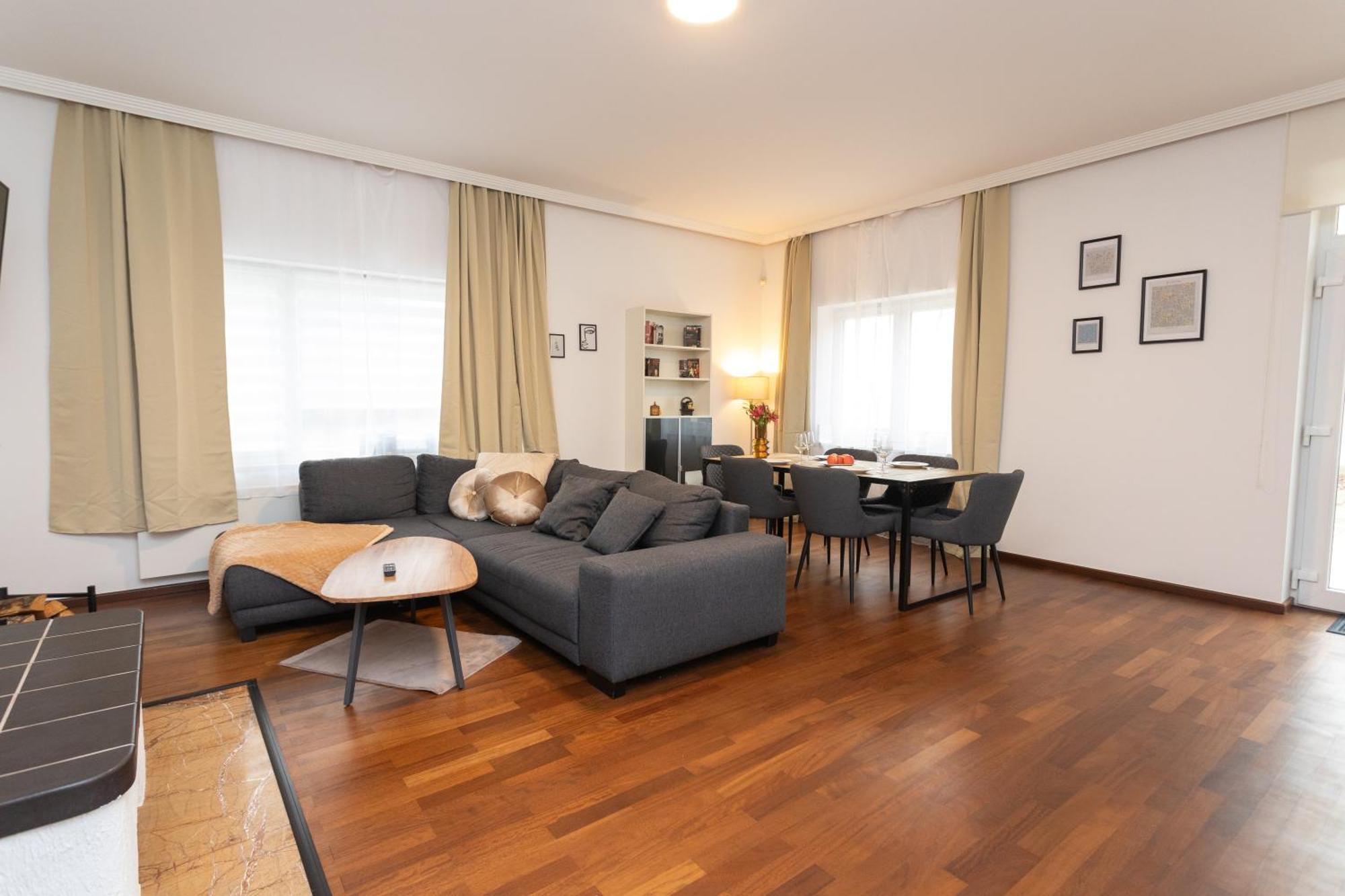 Stadthaus Mit 2 Schlafzimmern & Wohnzimmer Mit Kamin - Kostenloser Privat-Parkplatz Auf Dem Grundstueck لبسيا المظهر الخارجي الصورة